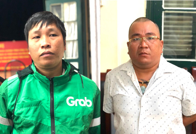 Vũ Đức Minh (bên trái) và Đinh Hồng Quang bị di lý về TP Đà Nẵng Vũ Đức Minh (bên trái) và Đinh Hồng Quang bị di lý về TP Đà Nẵng