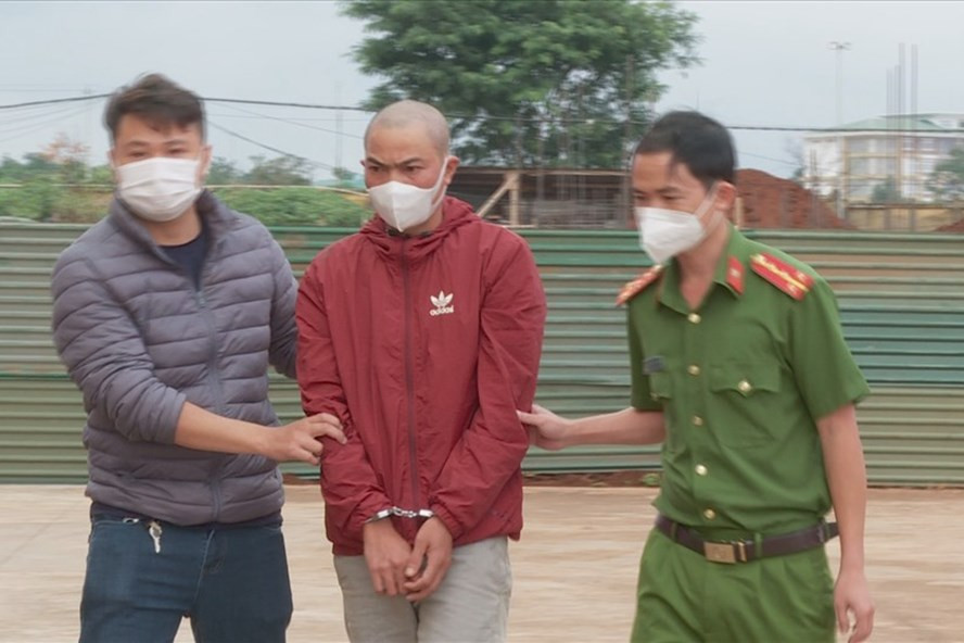 Lực lượng chức năng TP.Buôn Ma Thuột (tỉnh Đắk Lắk) bắt khẩn cấp đối tượng Y Hải Ayun. Ảnh: T.X