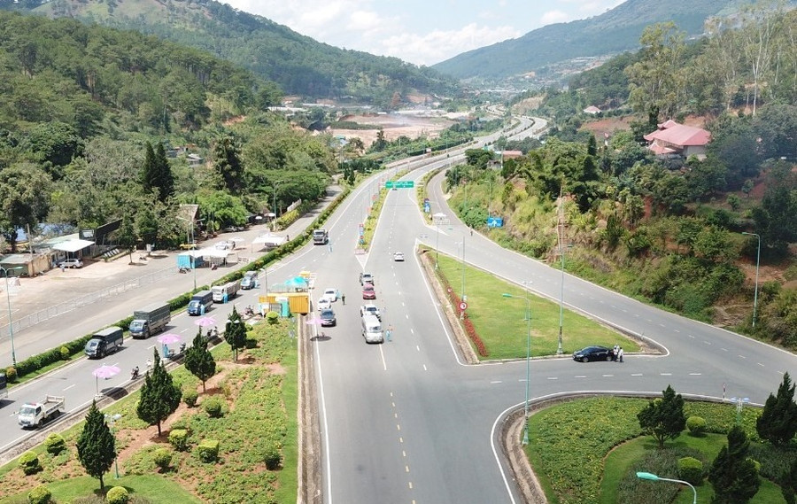 Điểm đầu đèo Prenn, cửa ngõ vào thành phố Đà Lạt (tỉnh Lâm Đồng). Ảnh: Phan Tuấn