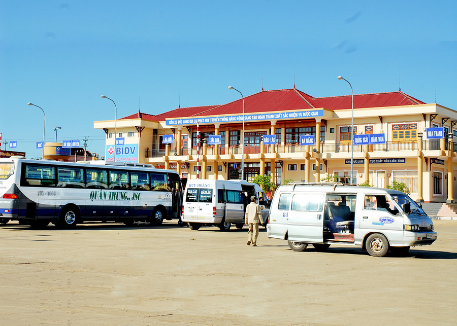 Khôi phục hoạt động vận tải hành khách từ tỉnh Gia Lai đi tỉnh Kon Tum và ngược lại giữa các vùng công bố dịch cấp độ 1 và cấp độ 2 kể từ ngày 16-11-2021. Ảnh: Đức Thụy Khôi phục hoạt động vận tải hành khách từ tỉnh Gia Lai đi tỉnh Kon Tum và ngược lại giữa các vùng công bố dịch cấp độ 1 và cấp độ 2 kể từ ngày 16-11-2021. Ảnh: Đức Thụy