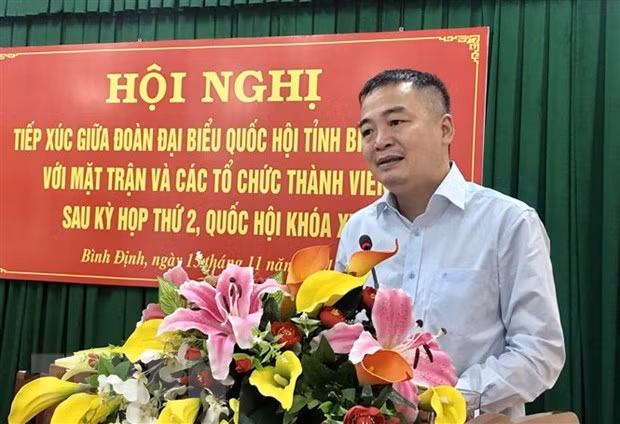 Đại biểu Nguyễn Lân Hiếu (Giám đốc Bệnh viện Đại học Y Hà Nội) trả lời ý kiến cử tri tại Bình Định. (Ảnh: Nguyên Linh/TTXVN)