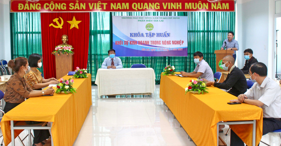 Quang cảnh buổi tập huấn Khởi sự kinh doanh trong nông nghiệp. Ảnh: Phan Lài