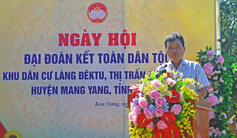 Bí thư Tỉnh ủy phát biểu tại ngày hội đại đoàn kết. Ảnh: Anh Huy