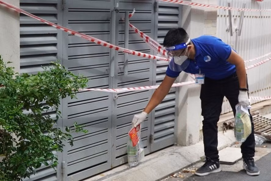 Ở TPHCM, có những thời điểm 50.000 F0 được cách ly tại nhà, trong khi đó, đến hôm qua, Hà Nội mới thí điểm F1 cách ly tại nhà, lại phải được sự đồng ý của hàng xóm. Ảnh: HCDC