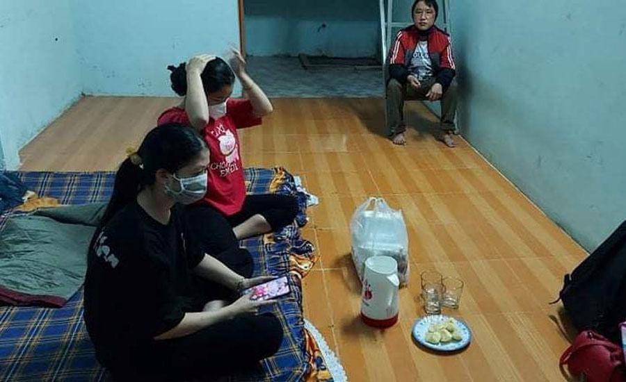 Nhóm người H’Mông sau khi cách ly ở Buôn Ma Thuột được anh Tuấn Anh giúp thuê trọ trước khi về quê. Ảnh: NVCC Nhóm người H’Mông sau khi cách ly ở Buôn Ma Thuột được anh Tuấn Anh giúp thuê trọ trước khi về quê. Ảnh: NVCC