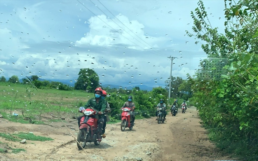 Thời gian qua, hàng chục lâm tặc đi từ tỉnh Gia Lai ồ ạt tấn công vào Khu bảo tồn Ea Sô, huyện Ea Kar, tỉnh Đắk Lắk. Ảnh: Phan Tuấn