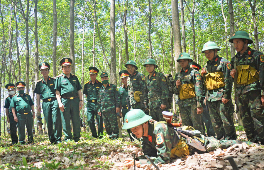 Cán bộ, chiến sĩ Tiểu đoàn Bộ binh 50 (Trung đoàn Bộ binh 991, Bộ Chỉ huy Quân sự tỉnh) thi đua huấn luyện. Ảnh: Vĩnh Hoàng