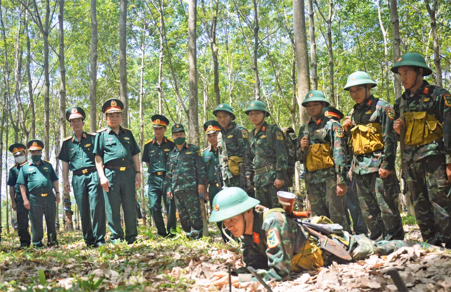 Cán bộ, chiến sĩ Tiểu đoàn Bộ binh 50 (Trung đoàn Bộ binh 991, Bộ Chỉ huy Quân sự tỉnh) thi đua huấn luyện. Ảnh: Vĩnh Hoàng