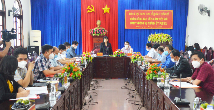 Đồng chí Tạ Thị Yên-Phó trưởng Ban Công tác đại biểu thuộc Ủy ban Thường vụ Quốc hội, đại biểu Quốc hội khóa XV phát biểu tại buổi làm việc. Ảnh: Anh Huy