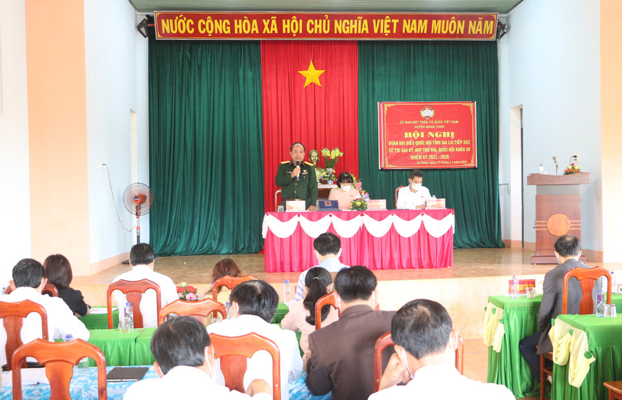 Quang cảnh buổi tiếp xúc cử tri tại xã Lơ Pang, huyện Mang Yang. Ảnh: Quang Tấn