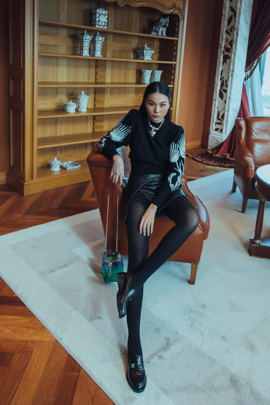 Lợi thế đôi chân dài 1,12m là một điểm nhấn ấn tượng của nữ siêu mẫu bên cạnh nhan sắc xinh đẹp. Chính vì thế, Thanh Hằng luôn biết cách khoe khéo ưu điểm này bằng các mẫu váy ngắn. Ảnh: NVCC Lợi thế đôi chân dài 1,12m là một điểm nhấn ấn tượng của nữ siêu mẫu bên cạnh nhan sắc xinh đẹp. Chính vì thế, Thanh Hằng luôn biết cách khoe khéo ưu điểm này bằng các mẫu váy ngắn. Ảnh: NVCC