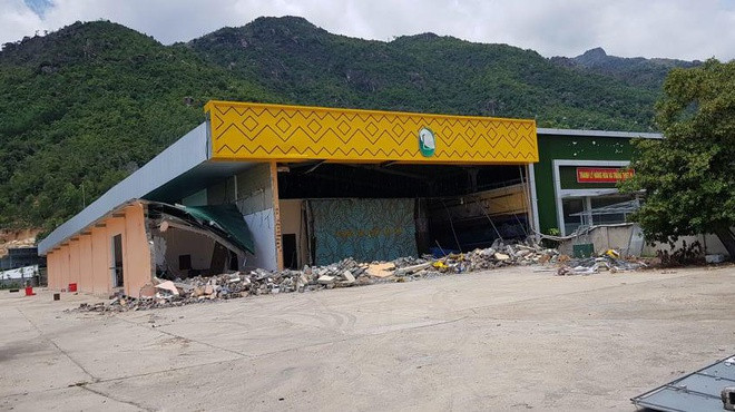 Một công trình chuyên bán hàng cho khách TQ có sai phạm bị cưỡng chế. Ảnh: Hiền Lương