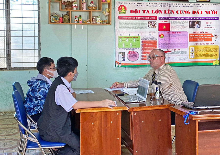 Thí sinh tham gia thi vòng bán kết cuộc thi tài năng tiếng Anh tỉnh Gia Lai năm học 2021-2022. Ảnh: Thiên Di