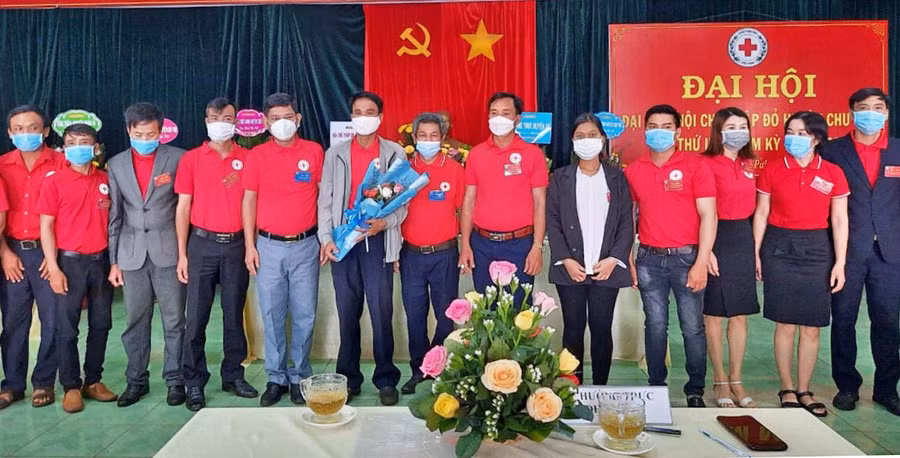 Ban Chấp hành Hội Chữ thập đỏ huyện Chư Pưh (nhiệm kỳ 2021-2026) ra mắt đại hội. Ảnh: Phương Thúy