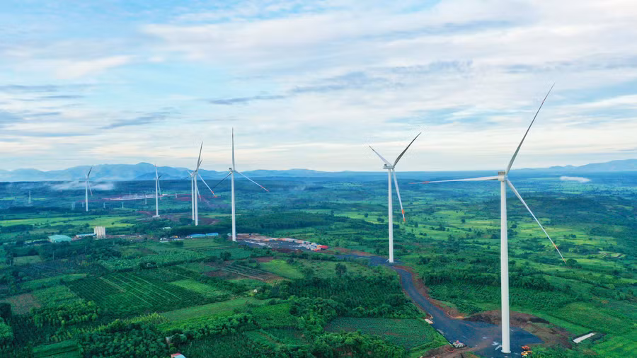 Dự án điện gió tạo thêm việc làm cho nhân công ở Chư Pưh. Ảnh: Thiên Di