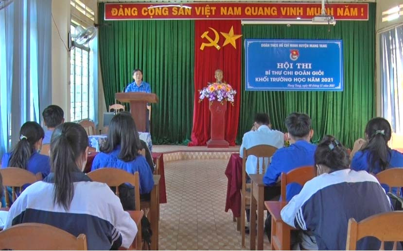 Quang cảnh Hội thi Bí thư Chi đoàn giỏi khối trường học huyện Mang Yang. Ảnh: Hạ Vy