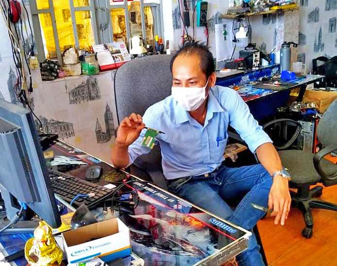 Một tiết học nghề điện công nghiệp trực tuyến ở Trường Cao đẳng Gia Lai. Ảnh: Đinh Yến