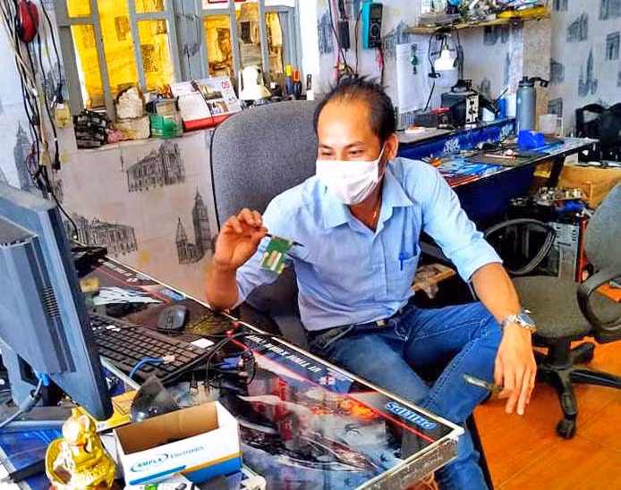 Một tiết học nghề điện công nghiệp trực tuyến ở Trường Cao đẳng Gia Lai. Ảnh: Đinh Yến