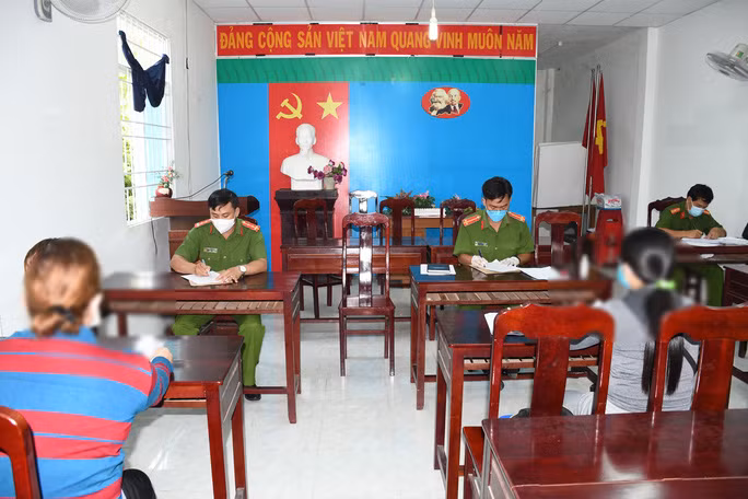  Nhiều hụi viên đến trình báo công an. Ảnh: Công an Trà Vinh