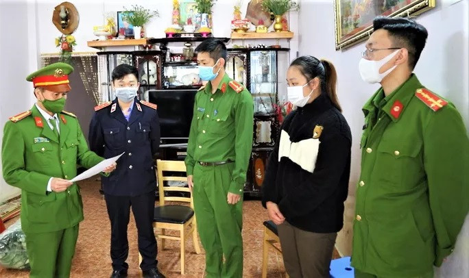 Công an tỉnh Lâm Đồng và Viện kiểm sát tống đạt quyết định khởi tố bị can, thực hiện lệnh bắt tạm giam với Nguyễn Ngọc Huyền My.