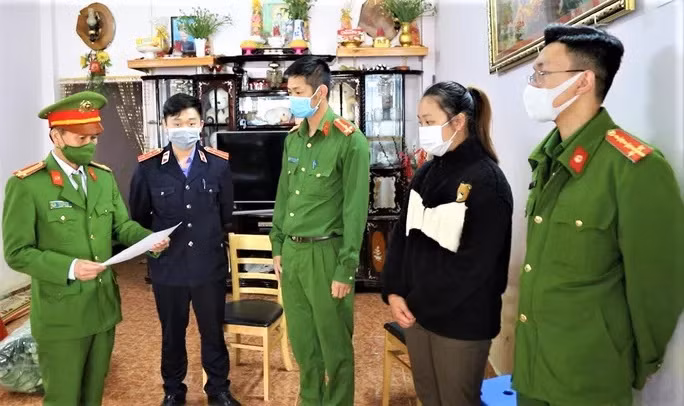 Công an tỉnh Lâm Đồng và Viện kiểm sát tống đạt quyết định khởi tố bị can, thực hiện lệnh bắt tạm giam với Nguyễn Ngọc Huyền My.