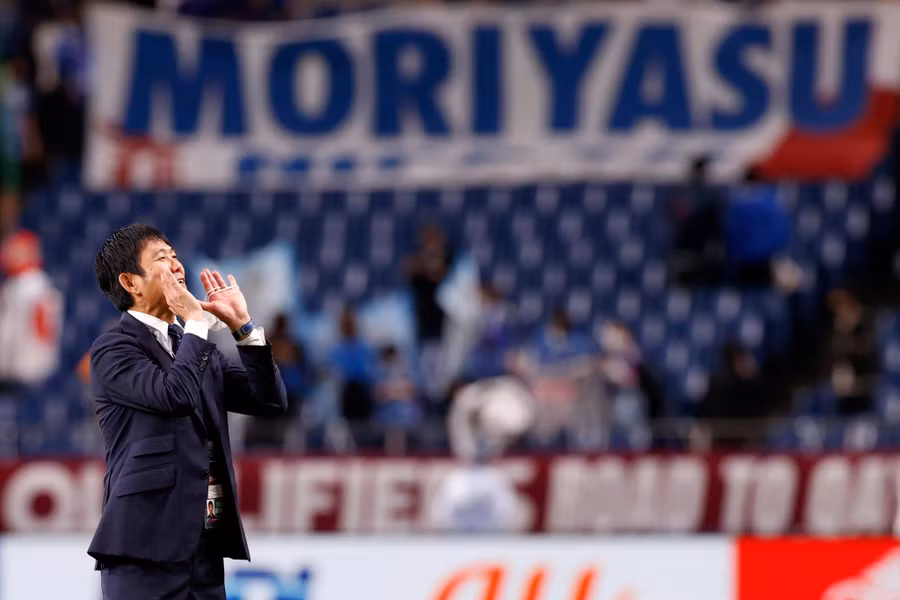 HLV Hajime Moriyasu đang chịu rất nhiều sức ép sau khởi đầu chuệch choạc của Nhật Bản. Ảnh: Reuters