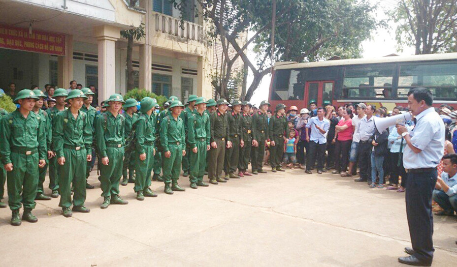 Những năm qua, công tác tuyển chọn công dân nhập ngũ tại xã Ia Lâu luôn đảm bảo đúng quy trình, quy định (ảnh chụp trước tháng 4-2021). Ảnh: Lê Hòa Nhiều năm liền, xã Ia Lâu luôn đạt 100% chỉ tiêu tuyển quân đi nghĩa vụ quân sự và công an. Ảnh: Lê Hòa