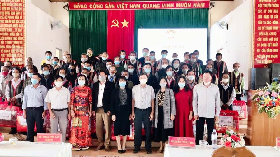 Quang cảnh hội nghị gặp mặt, biểu dương người uy tín tiêu biểu trong đồng bào dân tộc thiểu số ở huyện Mang Yang.Ảnh-R.H