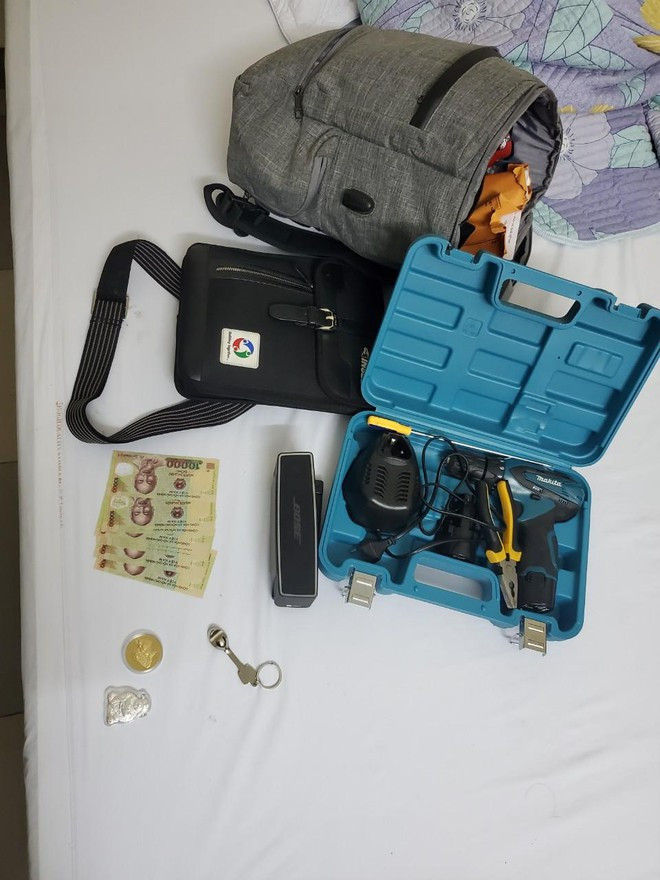 "Hành trang" của "siêu trộm". "Hành trang" của "siêu trộm".