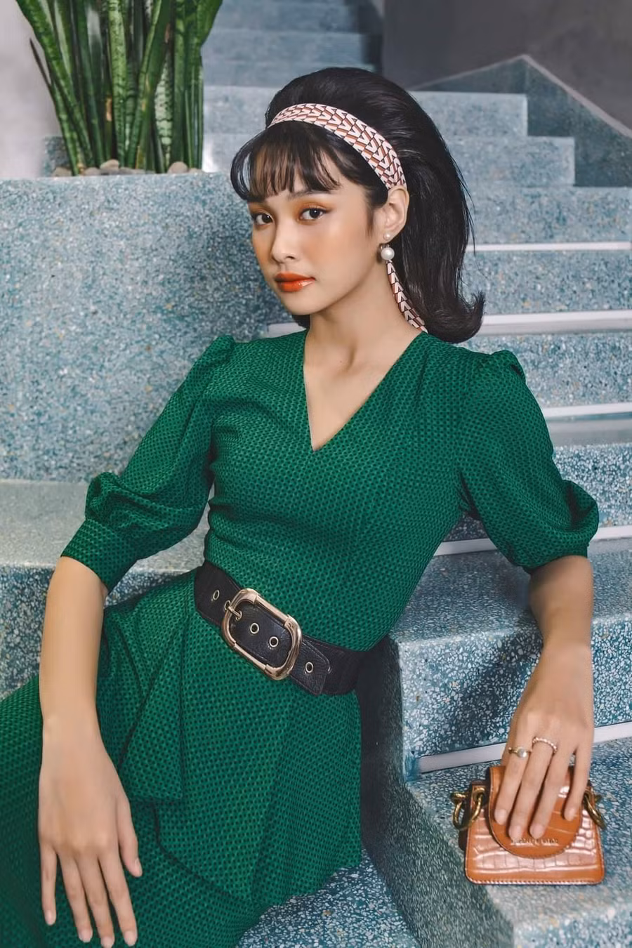 Xanh lá cây màu đậm, mạnh rất khó 