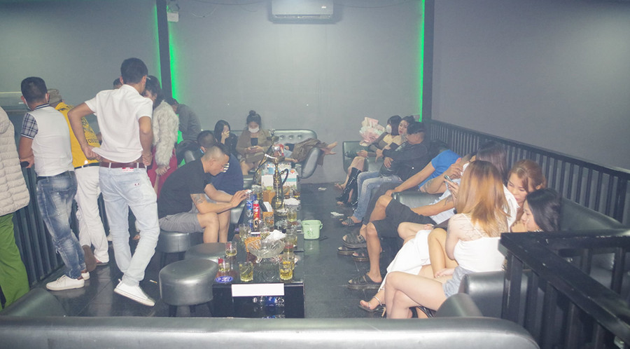 Nhóm đối tượng sử dụng ma túy tại quán cà phê S.G.DJ. (Ảnh Công an thị xã An Khê). Nhóm đối tượng sử dụng ma túy tại quán cà phê S.G. DJ, (ảnh Công an thị xã An Khê).