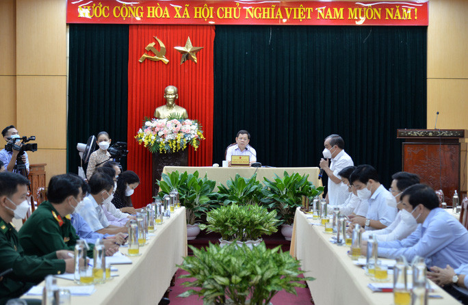 Cuộc họp tại UBND tỉnh sáng 22-11. Ảnh: T.Trực Cuộc họp tại UBND tỉnh sáng 22-11. Ảnh: T.Trực