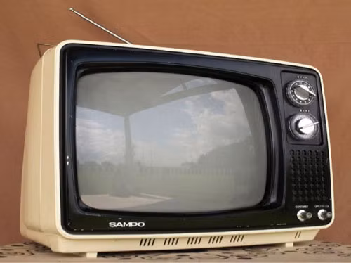 Chiếc tivi đen trắng của những ngày đã xa