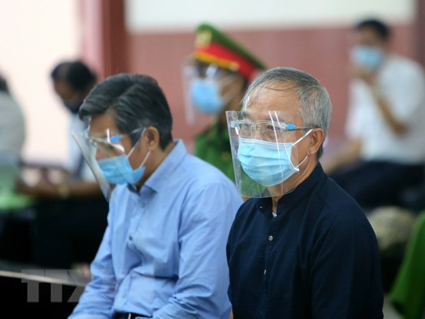  Bị cáo Nguyễn Thành Tài (phải) tại phiên phúc thẩm. (Ảnh: Thành Chung/TTXVN)