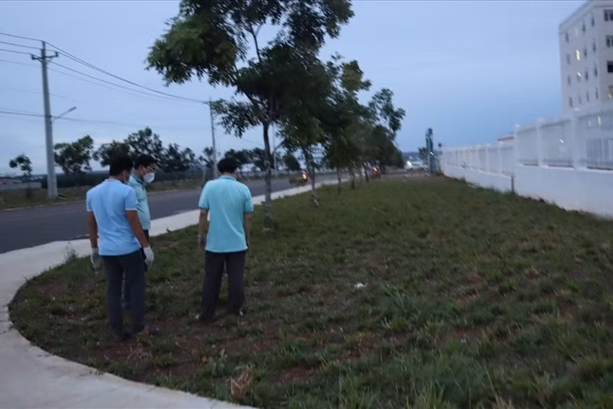 Lực lượng chức năng khám nghiệm điều tra làm rõ vụ án mạng.