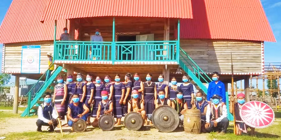  Quang cảnh lễ ra mắt Đội cồng chiêng thanh niên thôn 5, xã Pờ Tó (huyện Ia Pa). Ảnh: R'Ô HOK