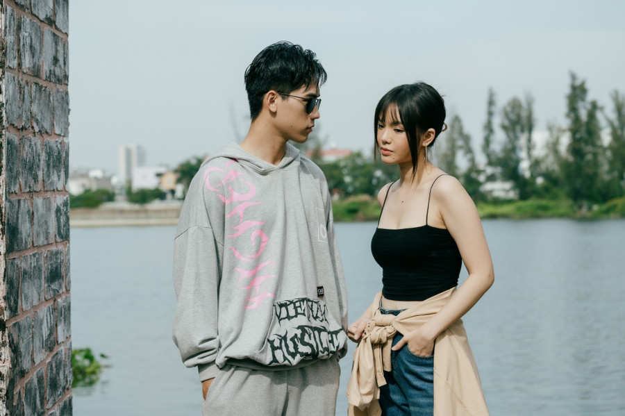 Nhật Hạ và bạn diễn Gia Huy trong phim Hẹn hò cùng thần tượng. Nhật Hạ và bạn diễn Gia Huy trong phim Hẹn hò cùng thần tượng.