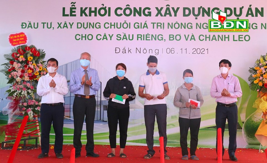  Công ty Cổ phần Orivi Highland tặng bò an sinh khởi nghiệp cho người dân khó khăn tại xã Đắk Nia