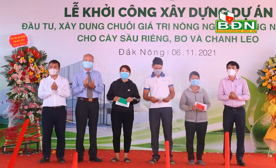  Công ty Cổ phần Orivi Highland tặng bò an sinh khởi nghiệp cho người dân khó khăn tại xã Đắk Nia