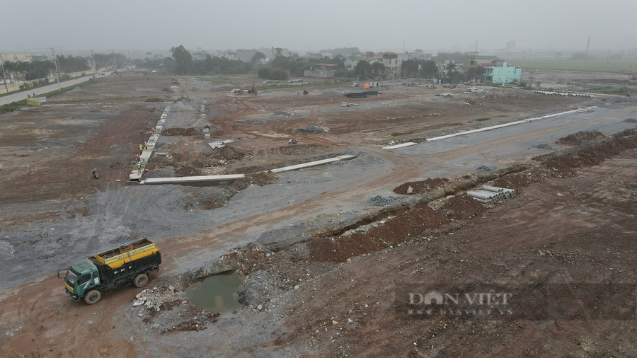 Một dự án nhà ở tại tỉnh Hà Nam đang triển khai làm hạ tầng kỹ thuật. Ảnh: Trần Kháng Một dự án nhà ở tại tỉnh Hà Nam đang triển khai làm hạ tầng kỹ thuật. Ảnh: Trần Kháng
