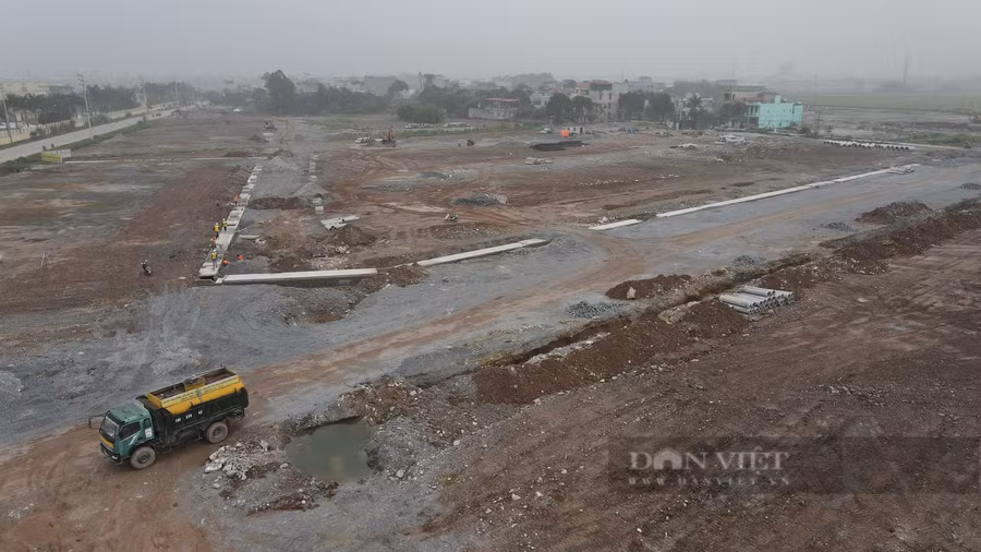 Một dự án nhà ở tại tỉnh Hà Nam đang triển khai làm hạ tầng kỹ thuật. Ảnh: Trần Kháng