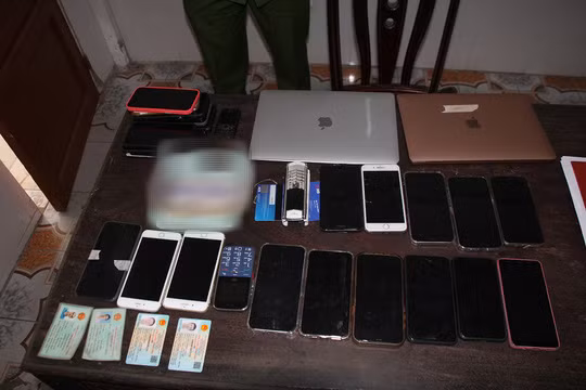 Công an thu giữ các tang vật liên quan - Ảnh: Công an cung cấp