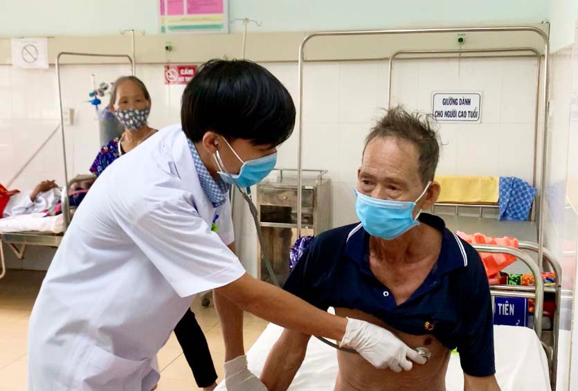 Người dân tham gia BHYT sẽ được hưởng các quyền lợi thiết thực trong khám-chữa bệnh. Ảnh: Như Nguyện