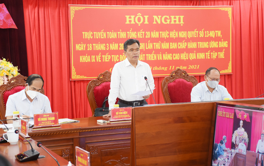 Đồng chí Hồ Văn Niên-Ủy viên Ban Chấp hành Trung ương Đảng, Bí thư Tỉnh ủy, Chủ tịch HĐND tỉnh phát biểu tại hội nghị. Ảnh: Minh Nguyễn Bí thư Tỉnh ủy Hồ Văn Niên phát biểu tại hội nghị. Ảnh: Minh Nguyễn