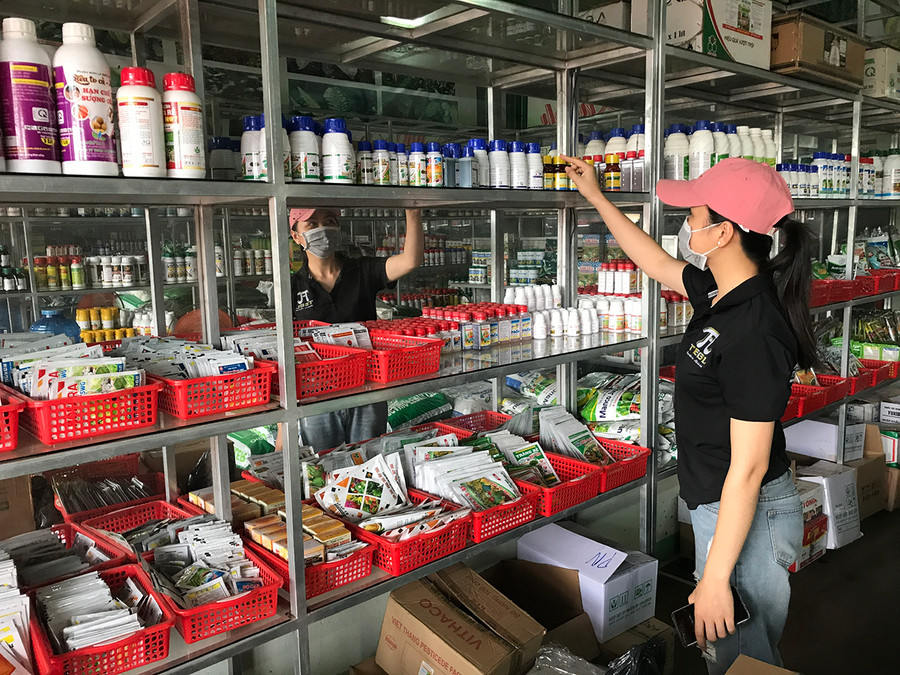 Một cơ sở kinh doanh thuốc bảo vệ thực vật tại thị trấn Nhơn Hòa, huyện Chư Pưh. Ảnh: Nguyễn Diệp Một cơ sở kinh doanh thuốc bảo vệ thực vật tại thị trấn Nhơn Hòa. Ảnh: Nguyễn Diệp