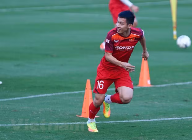  Hùng Dũng trở lại tuyển Việt Nam sau 2 năm vắng mặt vì chấn thương gãy chân ở V-League. (Ảnh: PV/Vietnam+)