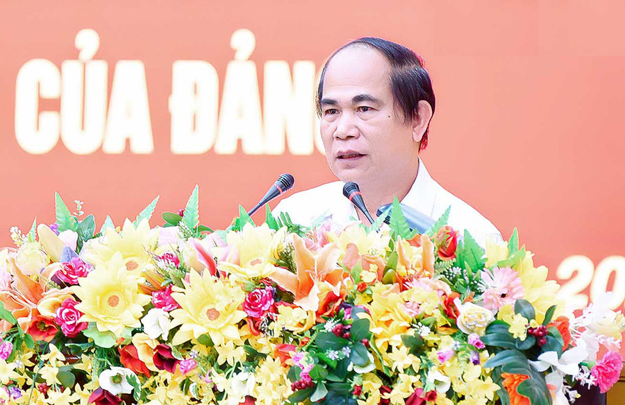 Chủ tịch UBND tỉnh Võ Ngọc Thành phát biểu tại hội nghị. Ảnh: Đức Thụy