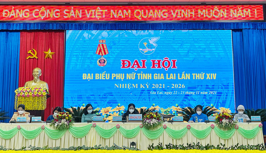 Đoàn Chủ tịch Đại hội đại biểu Phụ nữ tỉnh lần thứ XIV. Ảnh: Minh Châu Đoàn chủ tịch Đại hội. Ảnh: Minh Châu