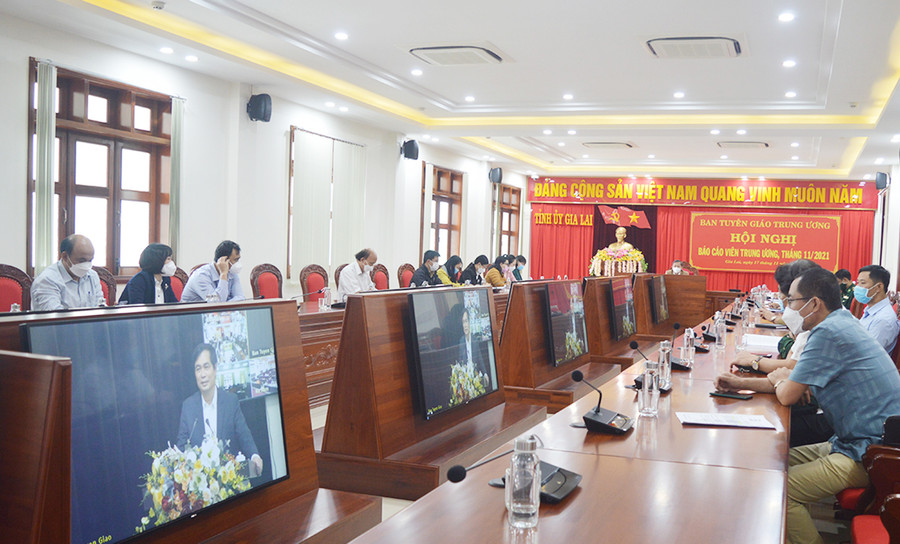  Phó Trưởng ban Tuyên giáo Trung ương định hướng một số nội dung tuyên truyền. Ảnh: Anh Huy 