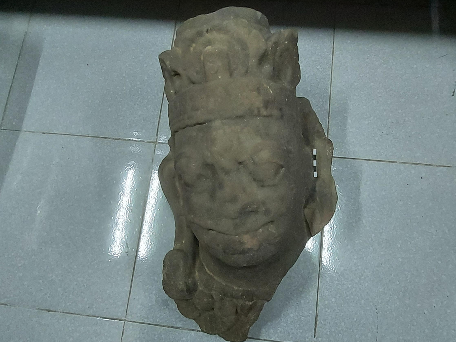 Người dân địa phương gọi tượng này là người anh hùng A Đriếp. Ảnh: Đức Nhật Người dân địa phương gọi tượng này là người anh hùng A Đriếp. Ảnh: Đức Nhật